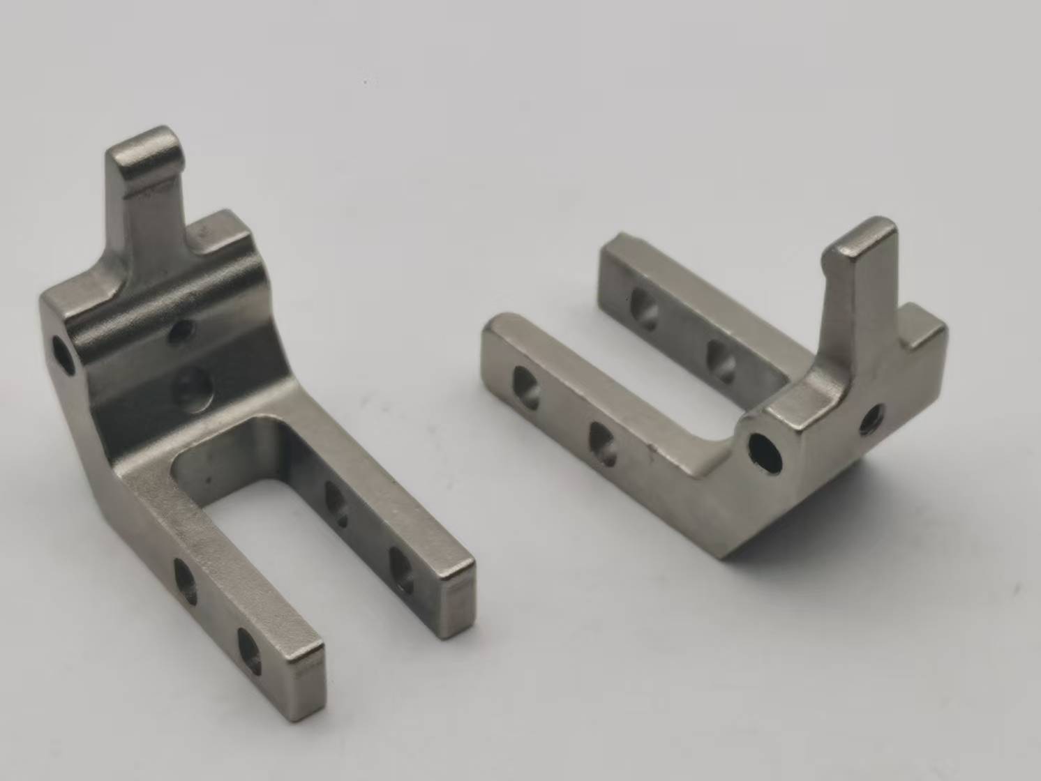 Поворотный рычаг из легированной стали для литья по выплавляемым моделям с автоматическим включением